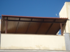 Pergola aluminio con panel teja
