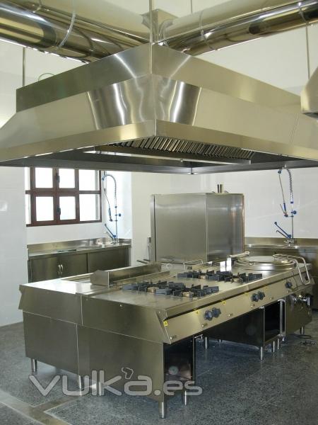 Cocina central con sistema de extraccin, todo acero inoxidable