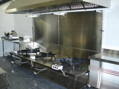 Mesa especial de apoyo para paelleros y servicio