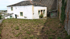 Vista de la casa desde el jardn de la propiedad