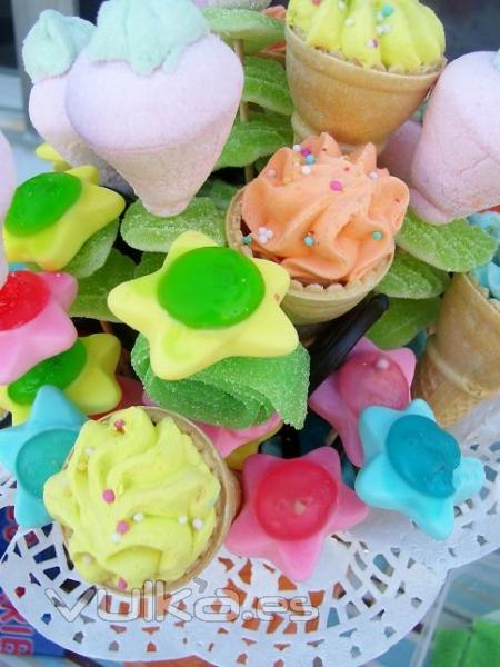 Jarrones y detalles con exquisitas Chuches.