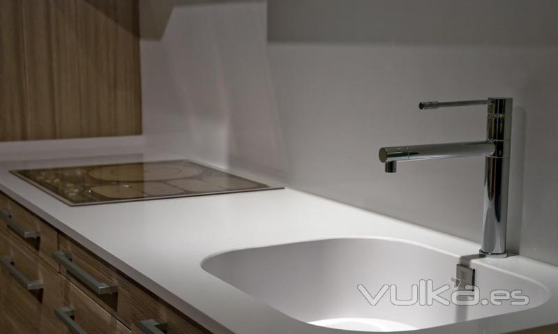 Encimera de Cuarzo con fregadero integrado. Silestone Blanco Zeus