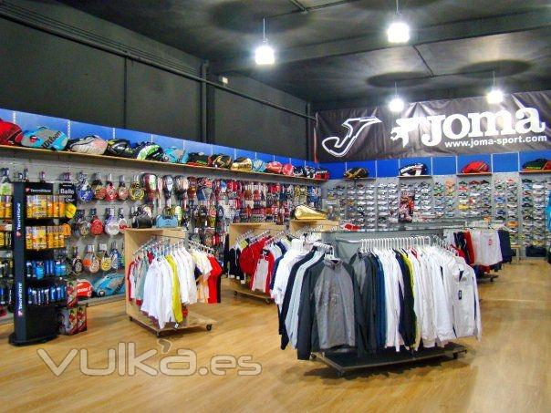 Nuestra tienda en Cocentaina (Alicante) con todo el material necesario para la padel y tenis