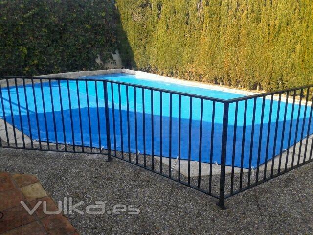 Tapa para piscina con forma.