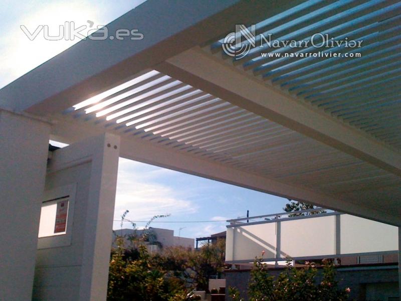 Pergola de madera con celosia para luz filtrada