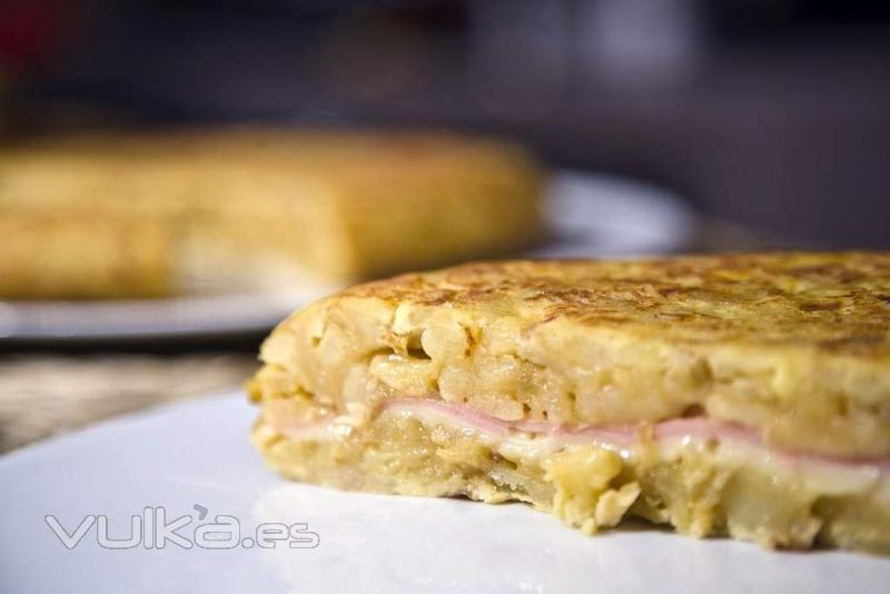 toritall de patata con jamn y queso de taberna la carbonera