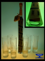 Botella (100ml.) grabada, motivo torre hercules y 6 chipitos.