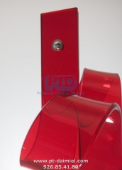 Tirador de puerta elaborado en metacrilato incoloro rojo modelo lazo alto acabado