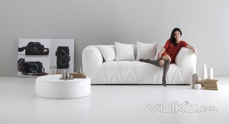 Innovador sofa y puf redondo