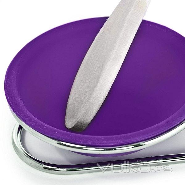 Cocina. Soporte cuchara de silicona lila en La Llimona home (1)