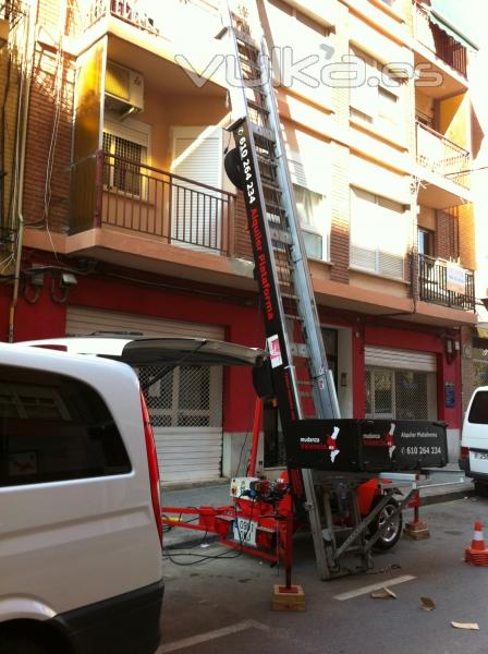 mudanzas en valencia con plataforma montamuebles