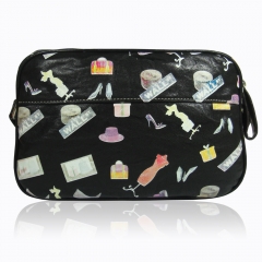 Bandolera pequena negra con motivos de moda