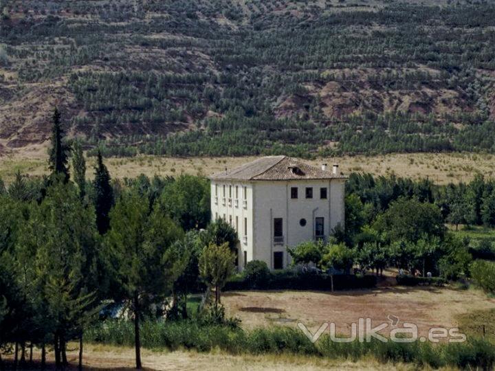 Vista general de la casa y finca