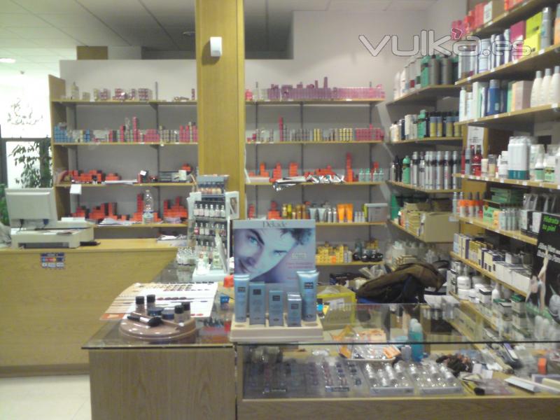 Tienda de productos, maquinaria y utensilios de peluquera profesionales.