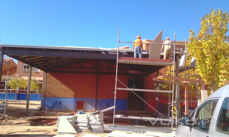 Montaje Panel Sanwich en Cubierta Zona de Juegos Colegio en Cobisa- Toledo-