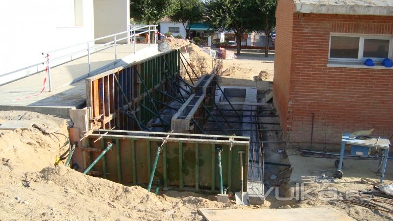 Encofrado Muro Hormigón Para Rampa Colegio en Camarena -Toledo-
