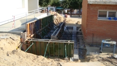 Encofrado muro hormigon para rampa colegio en camarena -toledo-