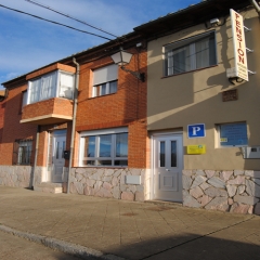 Fachada la pension de blanca