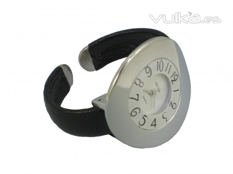 Reloj brazalete negro y acero 25EUR