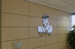 El logo de tanaval en la parte de oficinas