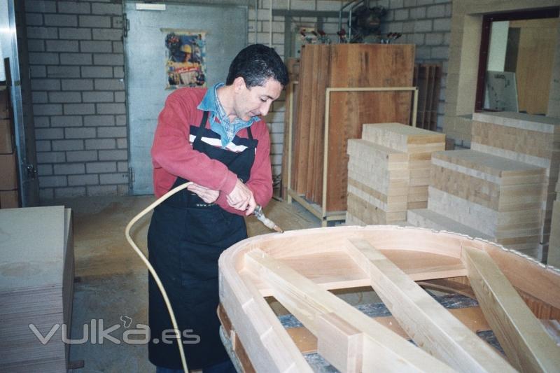 Juan G. Cantalapiedra fabricando pianos en Alemania
