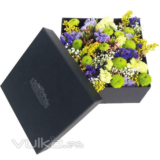 Caja de flores silvestres. Enviar flores a domicilio de forma segura.