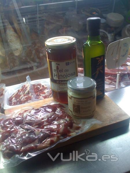 lotes picoteo, jamon, miel crema de queso de oveja y aceite oliva virgen extra