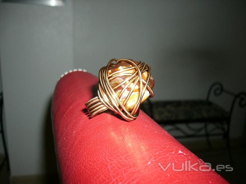 ANILLO DE ALAMBRE Y RESINA