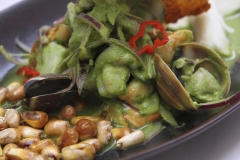 Ceviche verde de corvina y frutos del mar en salsa verde piurana