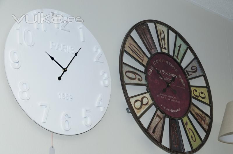 Decora con relojes de pared. Mira qué colecciones en ARTICO.