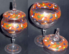 Bombonera-copa de cristal de Bohèmia pintada a mano con oro y esmaltes