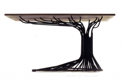Acero y madera en una mesa con diseo inspirado en un arbol