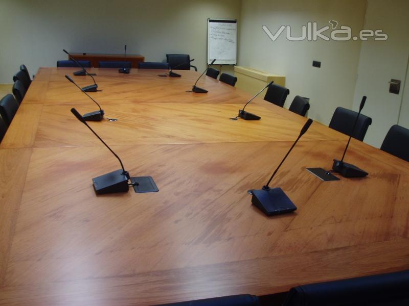 mesa de reunión son sistema de conferencia