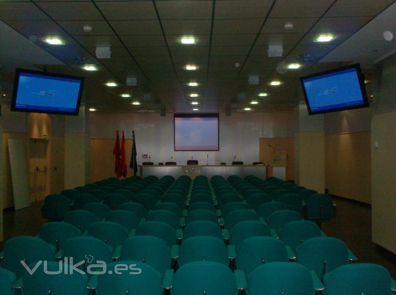Sala de prensa en Madrid: pantallas, sonido etc