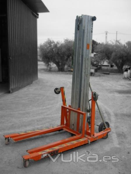 REF.: 832, Apilador manual SUPERLIFT CONTRACTOR, modelo: 2118, capacidad de carga: 300 kgs., Mástil 