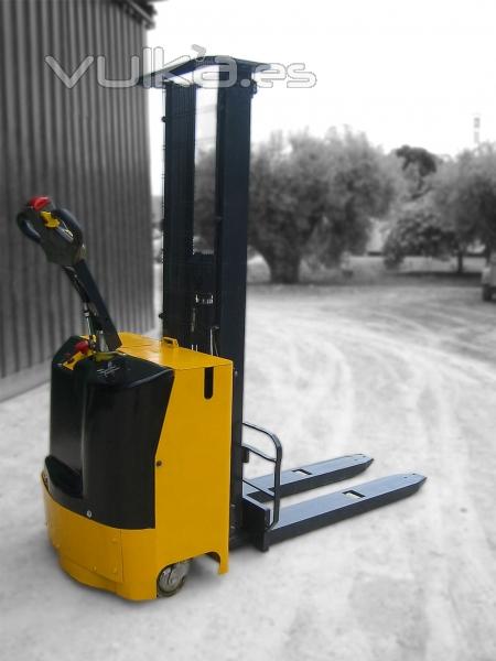 REF.:1320, Apilador elctrico FAC, modelo SB1612, Capacidad de carga: 1200 Kgs., mstil SIMPLE, Altu