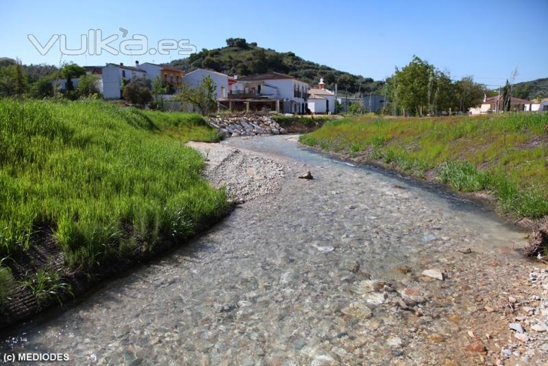 Obras de mejora ambiental del ro Anzur en Crdoba.