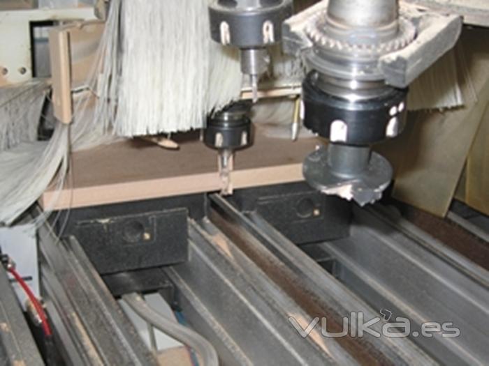 Centro de mecanizado por control numérico MECANIZADOS DE MADERA - INBAUCO SL 91 690 0574