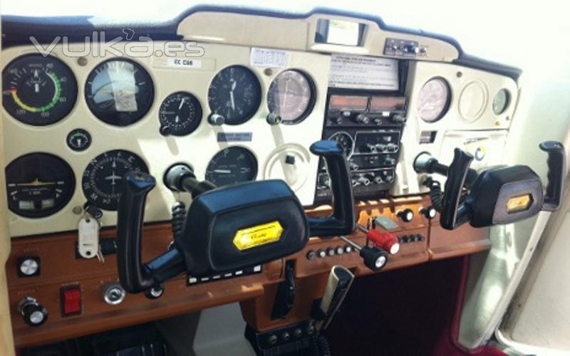 Panel de Instrumentos de la Cessna 150M de Dreamair