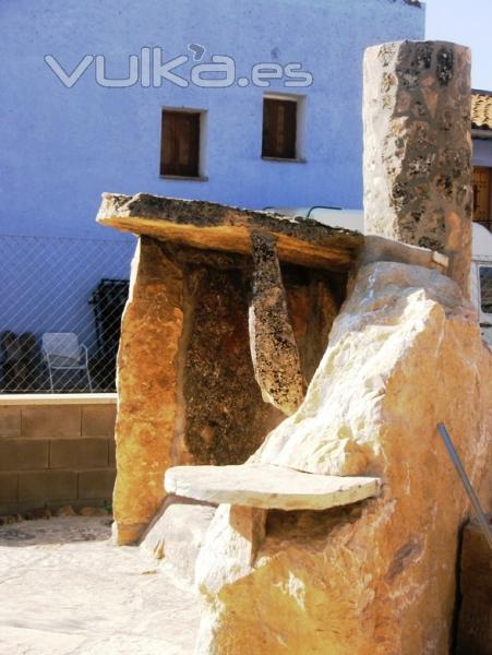 Otra de nuestras chimeneas que están en el jardín