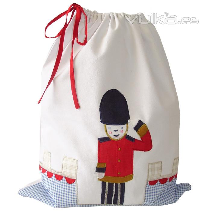 Bolsa juguetes en patchwork. Medidas: 42x52 cm