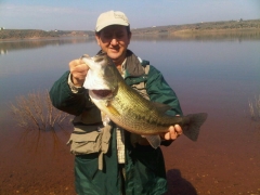 Magnifico bass: 2,540 kg, pescado en el embalse del yeguas (31-03-12)