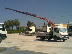 Camion de 3500 kilogramos de carga y cesta de 12 metros