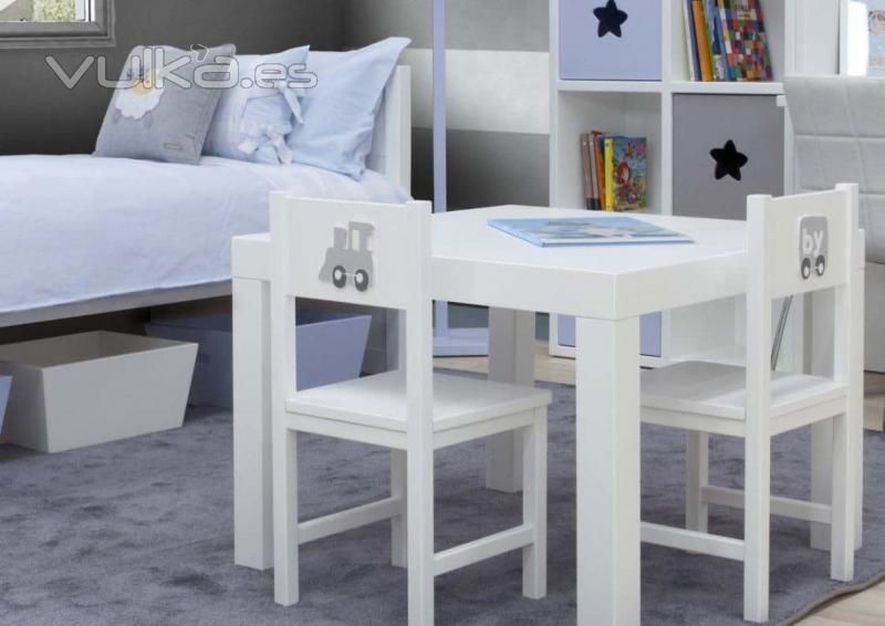 Mesa y sillas infantiles. De Babyroom