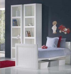 Ambiente piloto cama, estanterias de pie con huecos grandes de babyroom