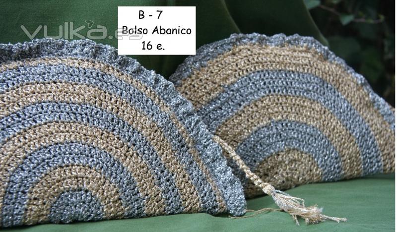 Bolso - abanico de mano, confeccionado en crochet oro y plata. Ideal noche de verano