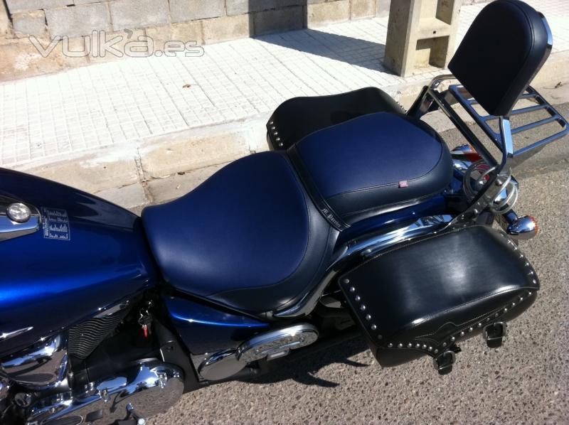 Asiento y Respaldo de moto Custom tapizados en azul 