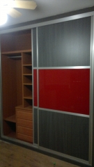 Frente e interior de armario realizado a medida conforme el diseño del cliente