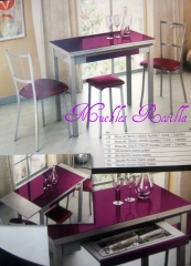 Mesa de cocina con sillas y taburetes a juego, en varios colores