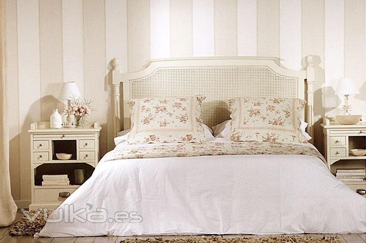 dormitorio en castaño lacada en blanco hueso